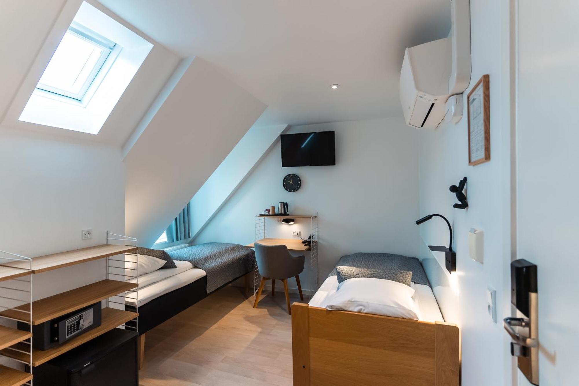 Triple Room,1591230419:JPEG